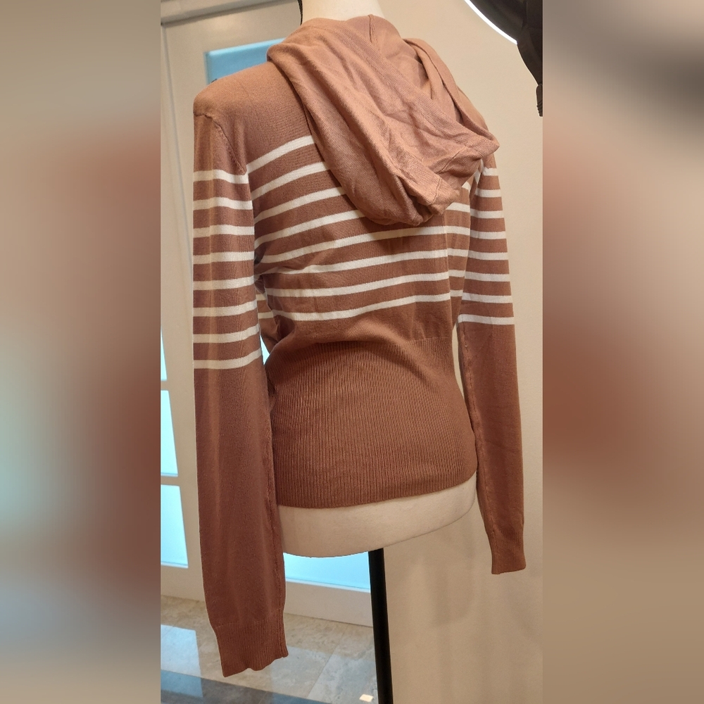 Guess Tan and White Casual Hoodie - Picture 4 of 6